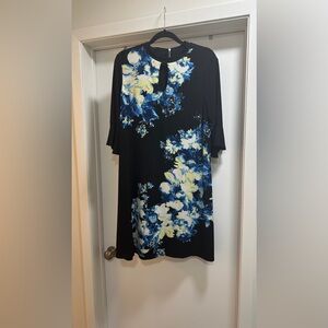 KEYHOLE LONG QUARTER SLEEVE FLORAL DRESS